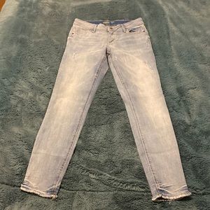 Old Navy mid rise Rockstar super skinny ankle jeans. 26 inch inseam.